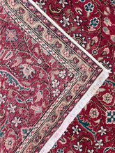 Load image into Gallery viewer, VINTAGE TURKISH HEREKEH RUG SIZE: 3&#39;6&quot; x  5&#39;10&quot;