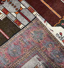 Load image into Gallery viewer, VINTAGE PICTORIAL KHORASAN PERSIAN RUG SIZE: 4&#39; x 7&#39;
