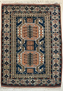 ANTIQUE PERSIAN BIDJAR SIZE: 4’3” x 6’6”