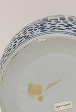 Load image into Gallery viewer, Chinese Pottery Vase with Lid